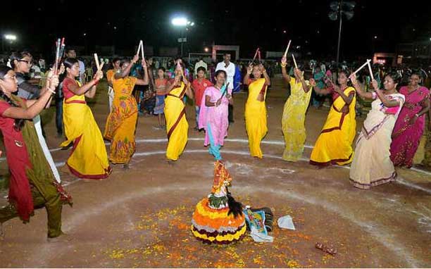 Bathukamma dance 
